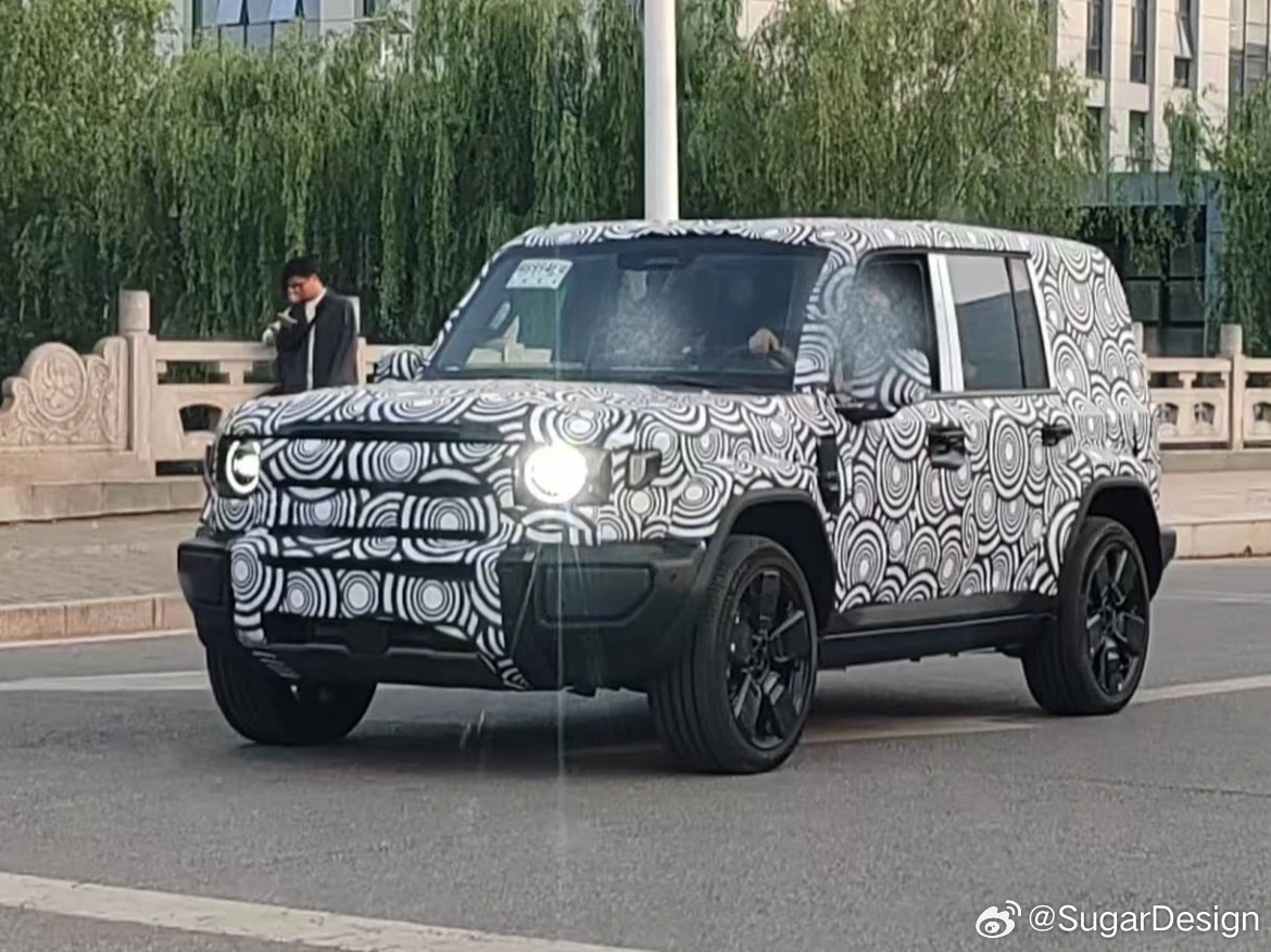 信弘配资 奇瑞更大的“方盒子”越野车：iCAR 全新中型硬派 SUV 谍照曝光