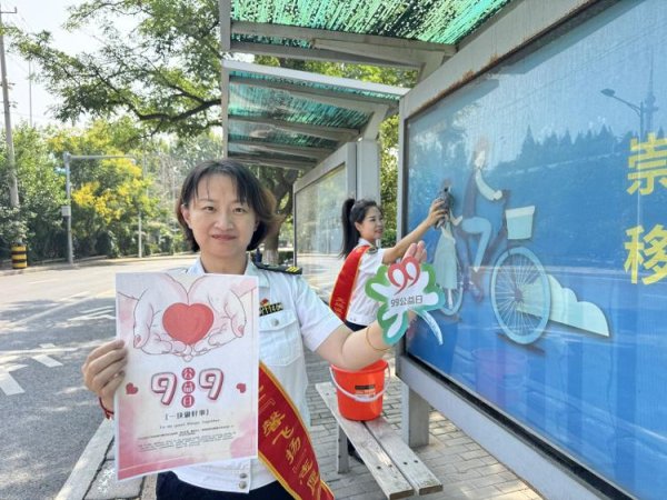 盛鹏配资 “9.9公益日”温馨巴士开展志愿服务 暖心行动传递城市文明